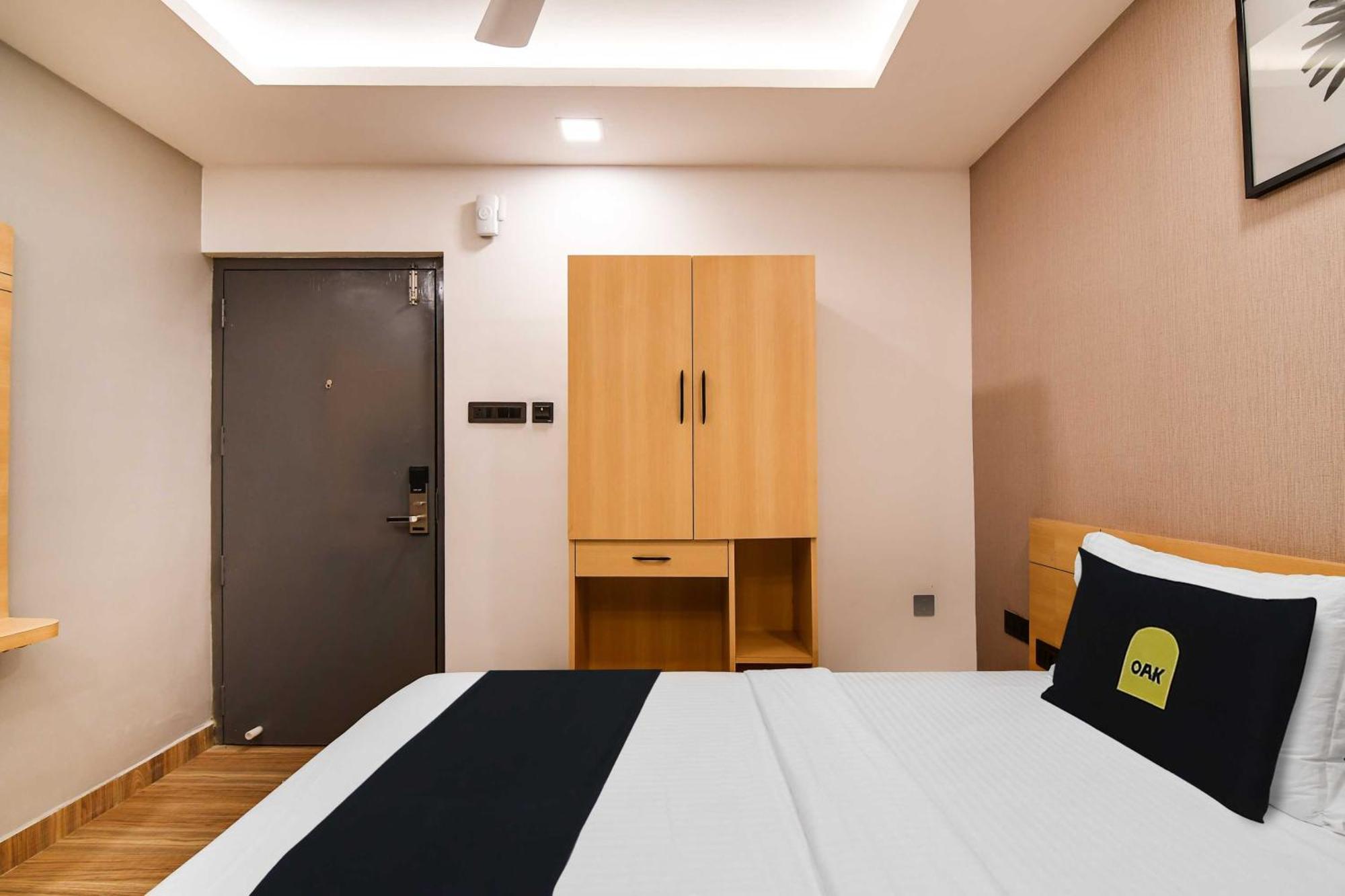 Super Townhouse Oak Sayhallo Ecstasy 布巴内什瓦尔 外观 照片