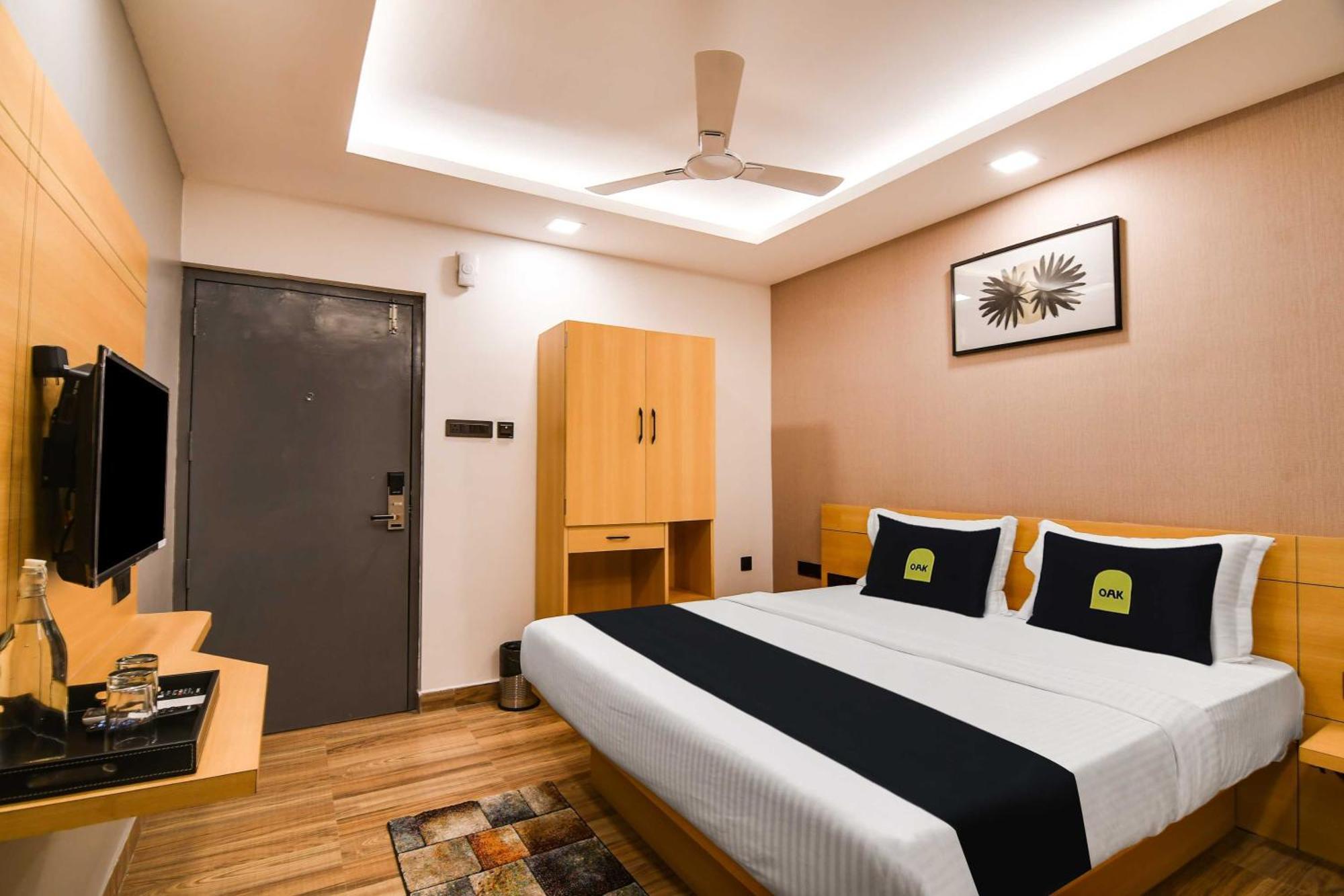 Super Townhouse Oak Sayhallo Ecstasy 布巴内什瓦尔 外观 照片