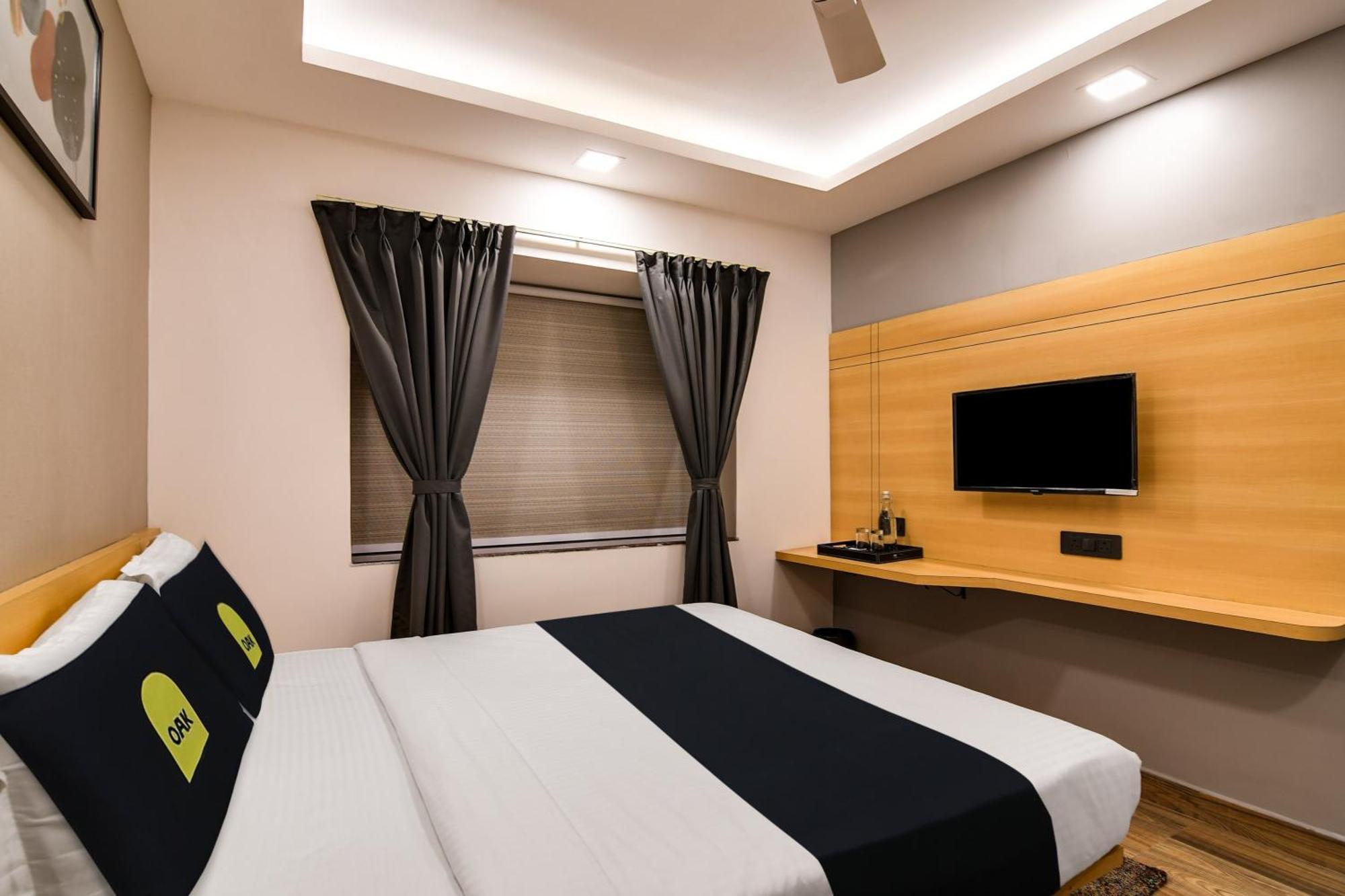 Super Townhouse Oak Sayhallo Ecstasy 布巴内什瓦尔 外观 照片