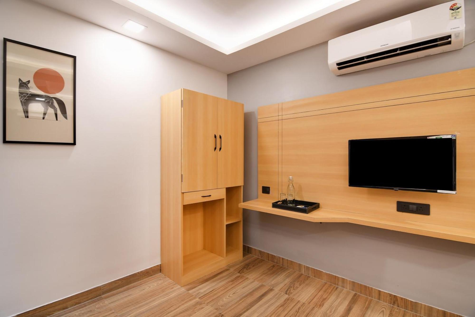 Super Townhouse Oak Sayhallo Ecstasy 布巴内什瓦尔 外观 照片