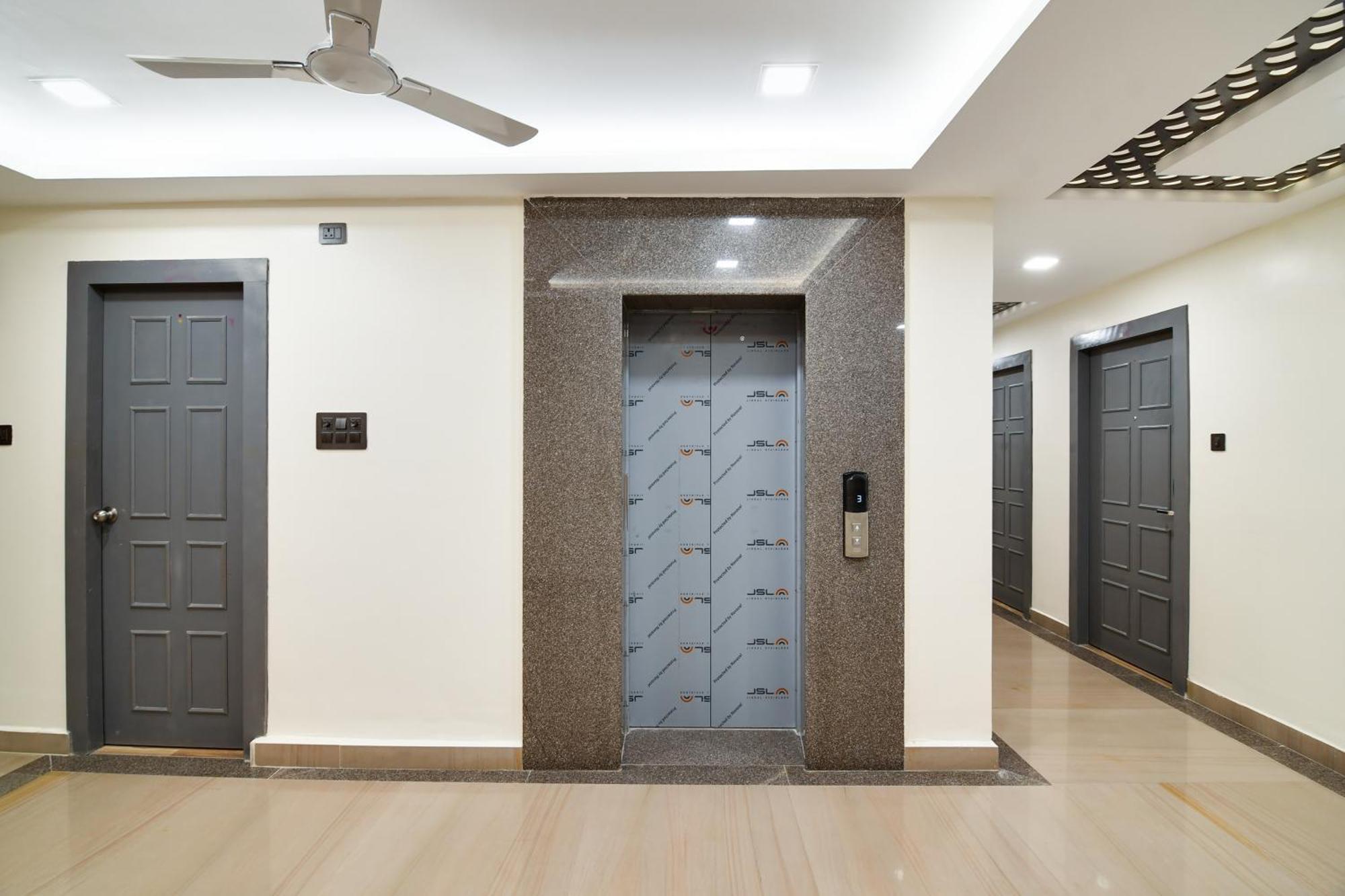 Super Townhouse Oak Sayhallo Ecstasy 布巴内什瓦尔 外观 照片