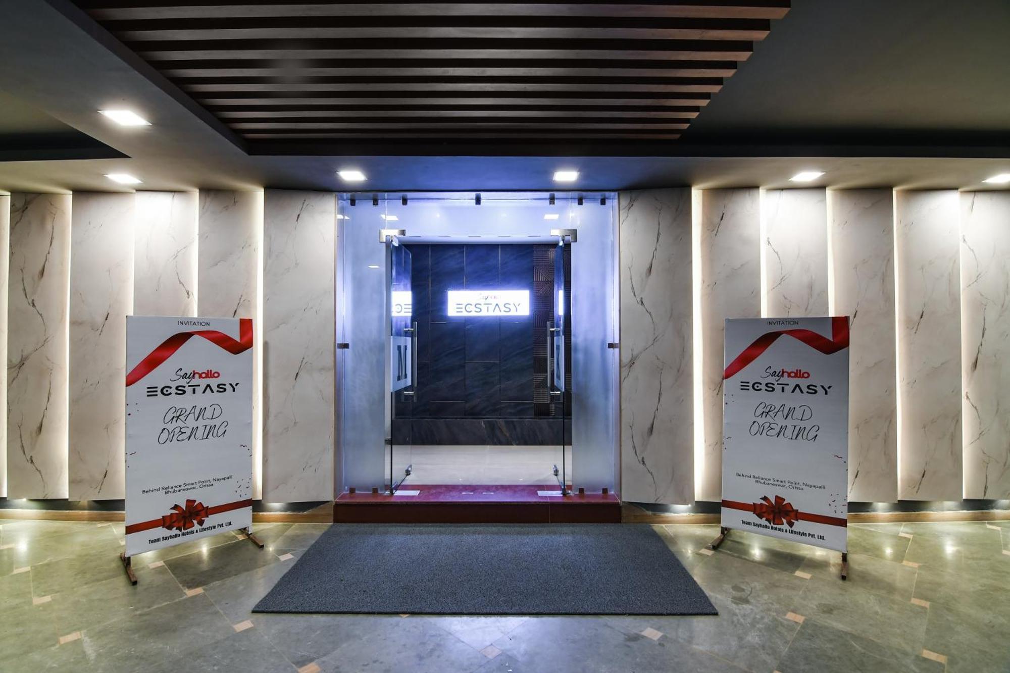 Super Townhouse Oak Sayhallo Ecstasy 布巴内什瓦尔 外观 照片