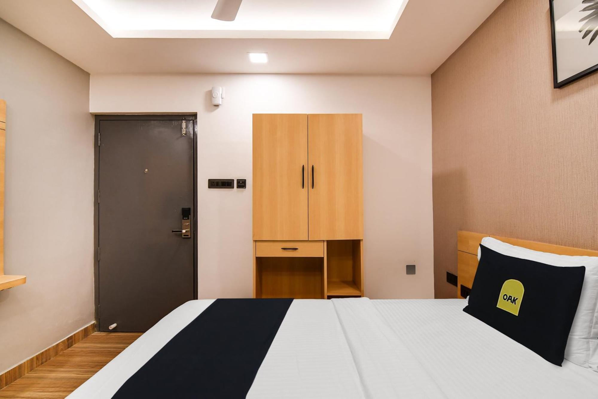 Super Townhouse Oak Sayhallo Ecstasy 布巴内什瓦尔 外观 照片