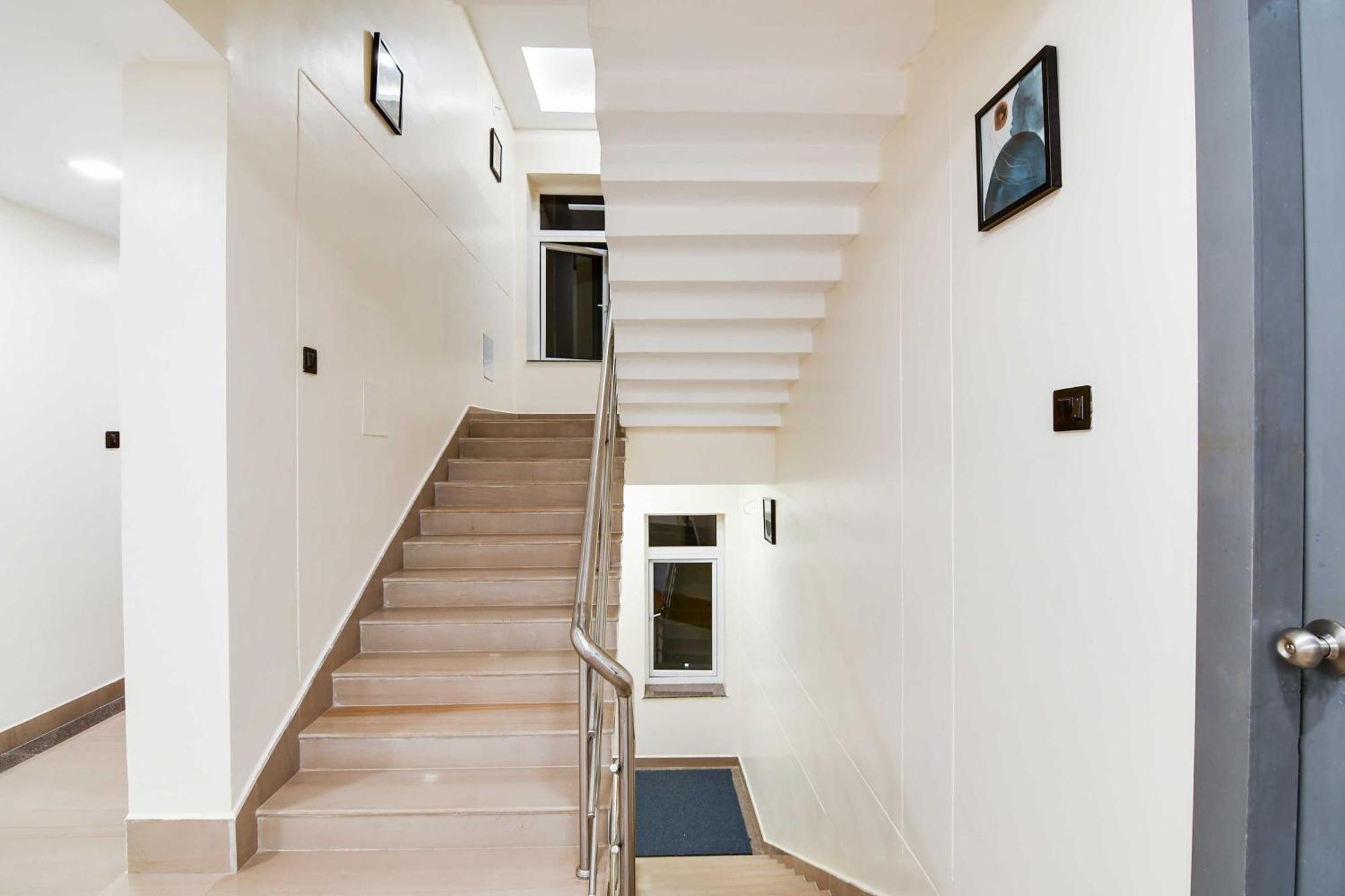 Super Townhouse Oak Sayhallo Ecstasy 布巴内什瓦尔 外观 照片