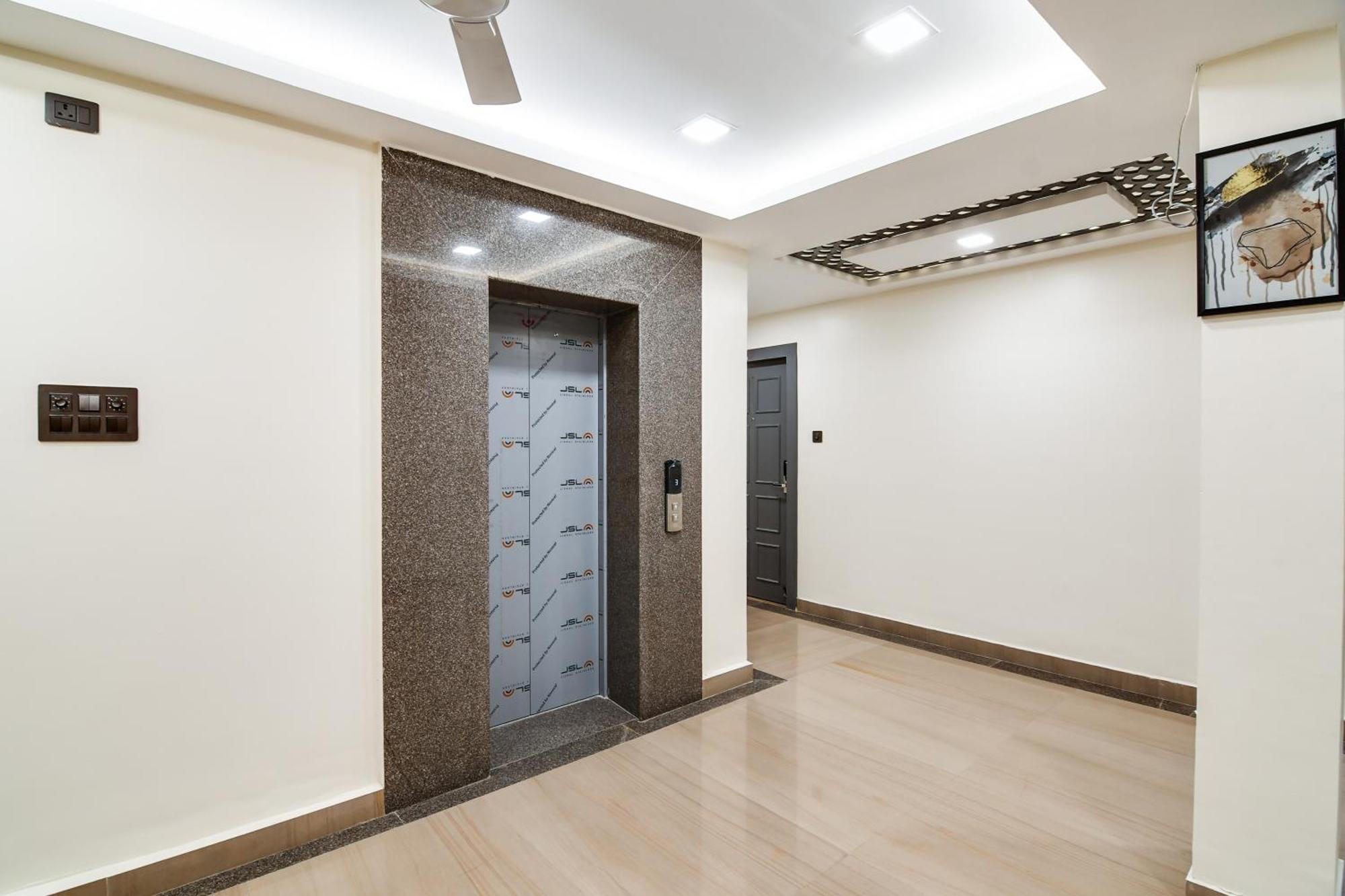 Super Townhouse Oak Sayhallo Ecstasy 布巴内什瓦尔 外观 照片