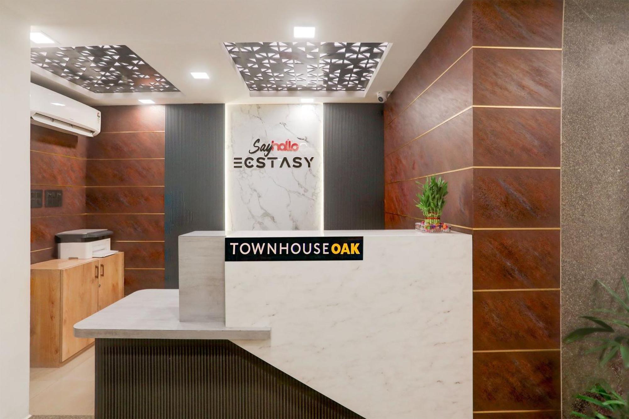 Super Townhouse Oak Sayhallo Ecstasy 布巴内什瓦尔 外观 照片