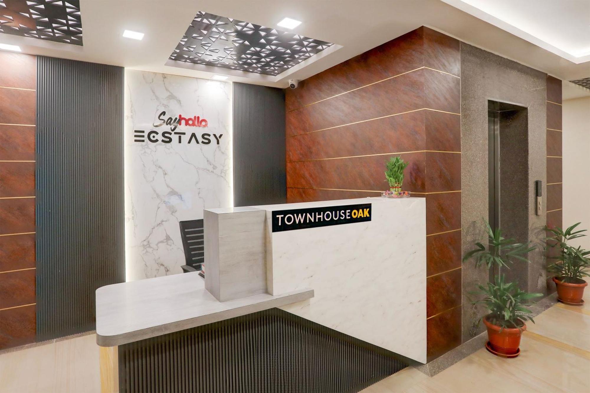 Super Townhouse Oak Sayhallo Ecstasy 布巴内什瓦尔 外观 照片
