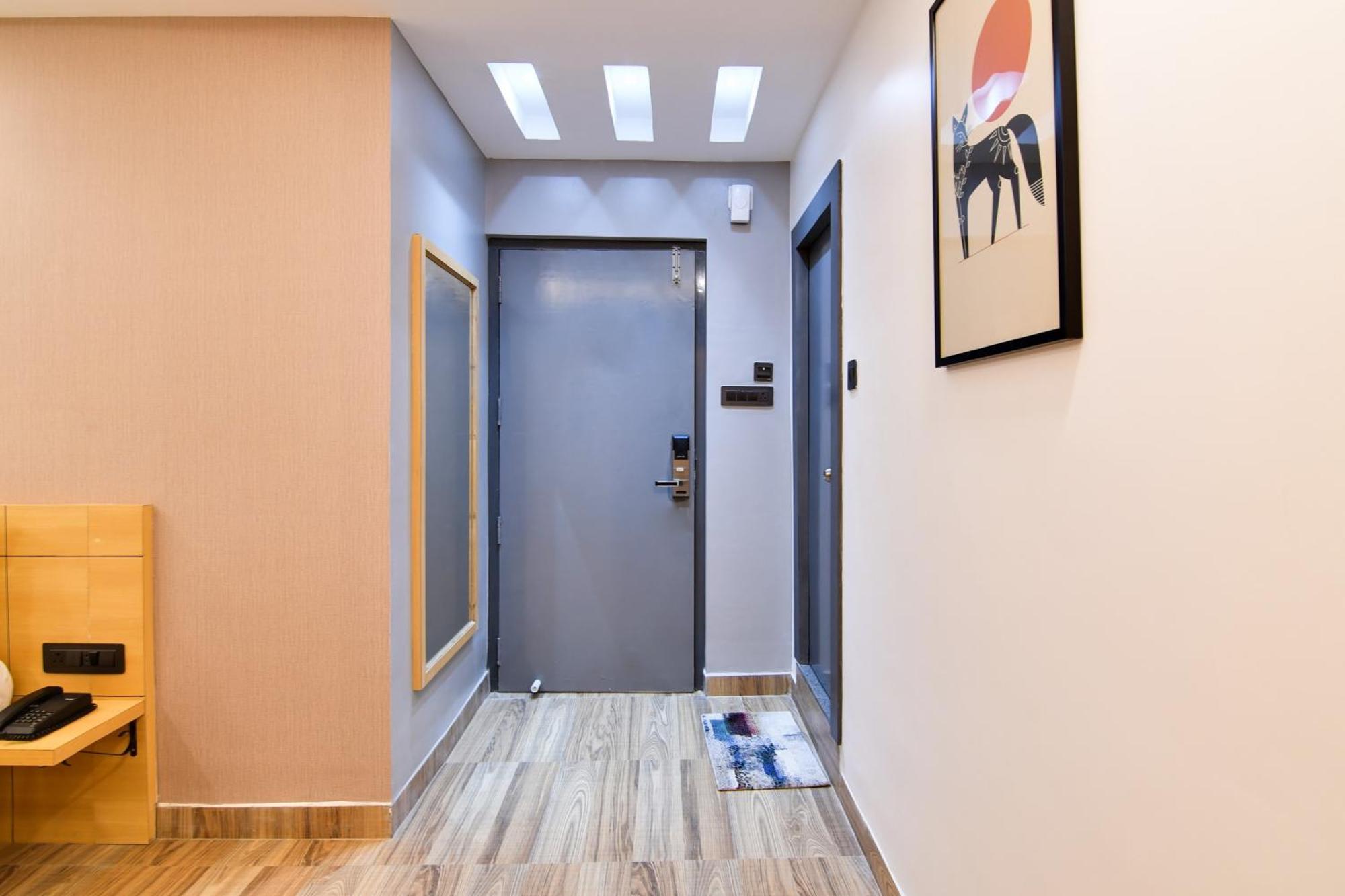 Super Townhouse Oak Sayhallo Ecstasy 布巴内什瓦尔 外观 照片